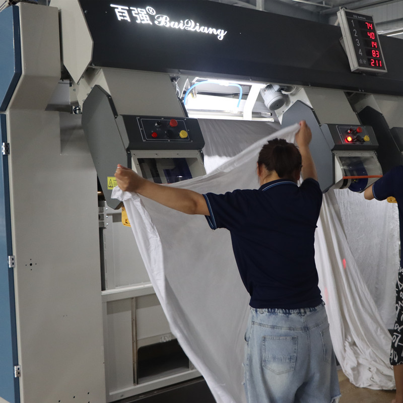 布草洗滌公司燙平機(jī)輸送前端有必要用展布機(jī)嗎？